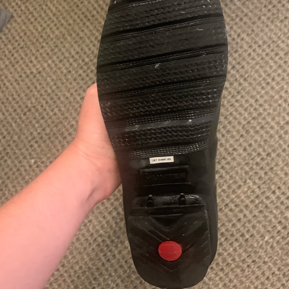 TALL GLOSSY HUNTER RAIN BOOTS (socks included) - Picture 2 of 4